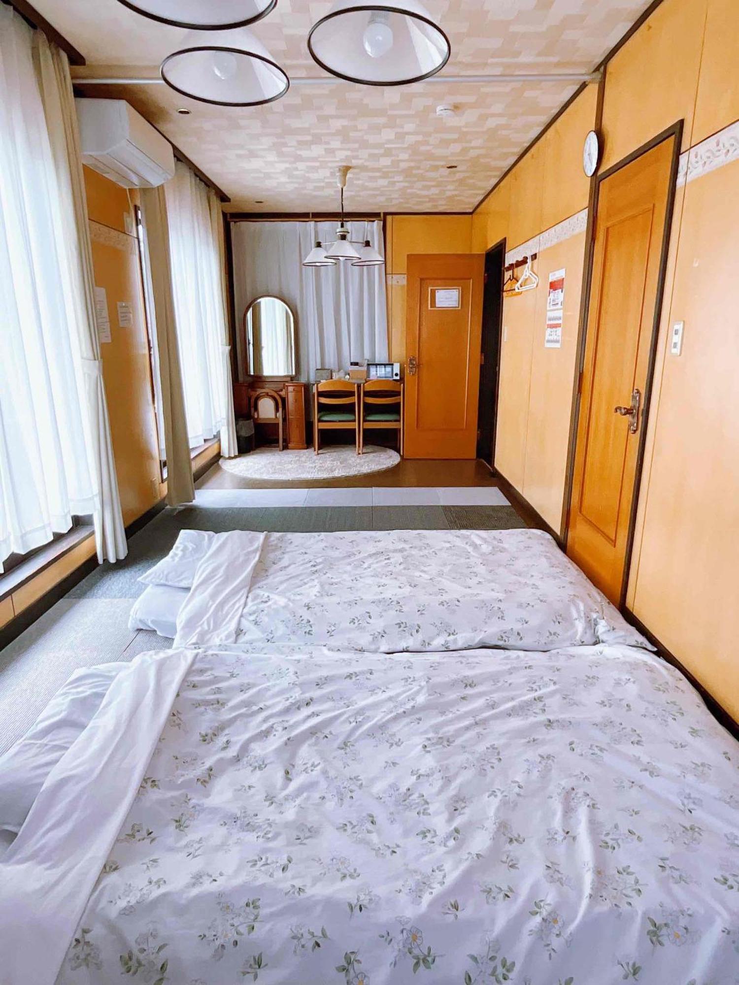 T&T Fujiyama Guest House Fujiyoshida Exterior photo